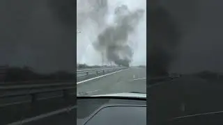 В Елизово открытым пламенем горит автомобиль