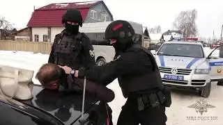 В Костроме задержан мужчина, снабжавший иностранцев поддельными паспортами и миграционными картами