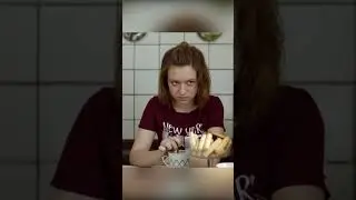 Показала отчиму зубы 