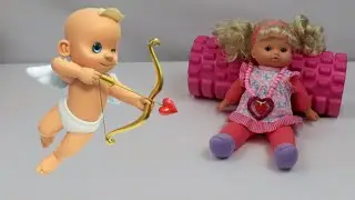 Toy Hunt with Cupid for Valentine's Day! | Learn the Colors