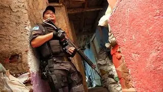 Río de Janeiro, Ciudad del Cabo: policía de barrios marginales contra los traficantes