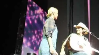 Kellie Pickler Pranks Brad Paisley Again! Chicken Pickin'!