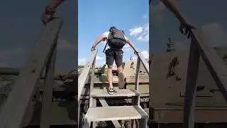 DESTROYING A CAR WITH A TANK😳