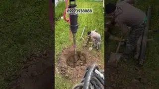 Подготовка колонны из пяти колец для спуска в колодец. 