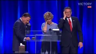 Televangelist Kenneth Copeland's family prayed for Donald Trump's ear (Livestream)