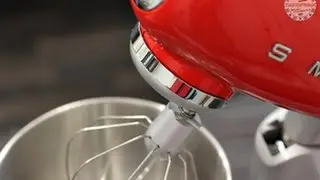 Миксер SMEG SMF01 красный