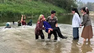 The police and kind people promptly helped Lina save her mother from floating in the river.