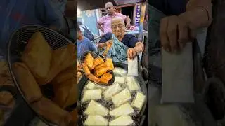 75 Years Old Hardwroking Lady Selling Unique Bread Pakoras in Surat😳😳 #india #shorts #gujarati