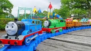 Thomas the Tank Engine Park Course ☆ Put Mini Thomas and Cars on the loading platform!