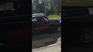 В  Москве замечен автомобиль "Победа" , на которой певец Shaman приехал на свой концерт-митинг.