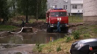 Приплыли. Последствия грозовой стихии в домах и на улицах города.