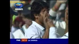 Zaheer Khan fools Inzamam Ul Haq unplayable ball, 2006 2nd test