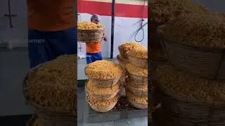 ऐसे बनता है तिरुपति बालाजी का प्रसाद🙏🏻🙏🏻 1 Lakh Kg Naivedhyam Laddu Making😱😱 #india #shorts #balaji