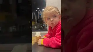 Никита пытается понять за что Милаша так любит мороженое 😂