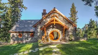 Hobbit House at Dragonfly Knoll