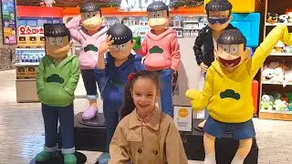 Kids are playing Korean Toy Store 아이들이 놀고 있는 한국 장난감 가게