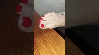 Заставляет целовать. 