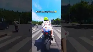 Когда решила поправить ПЛАТЬЕ, но что-то пошло НЕ ТАК😂 #мото #reaction #bikelife #bikelover