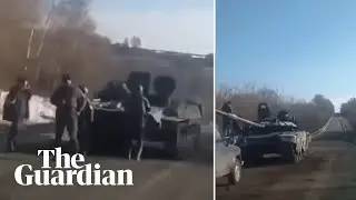 Ukrainian citizen confronts Russian soldiers after tank runs out of fuel
