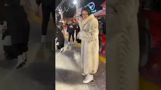 Алена Водонаева на открытии ГУМ-катка. «Я позорюсь раз в год на ГУМ-катке», — поделилась Алена.