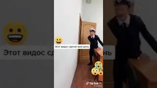 высокий парень не прошел в дверь 