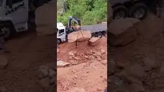 Comment ce Camion Grue 🥶😱😠 de Chantier se trouve dans un Ravin après avoir Soulevé la Charge ?