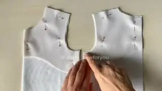 Обработка горловины и проймы обтачкой.Finishing of the neckline and armholes with edging.