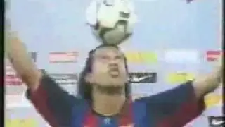 Ronaldinho Freestyle (Ball balance on Head)