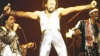 Earth Wind and Fire - September live 1979 ( Maurice White )