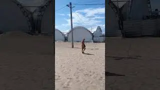 Витязево центральный пляж, сегодня красные флаги, купание запрещено, только загорать можно