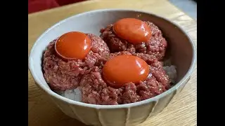 【TOKYO】Excellent raw hamburger of beef. Have you ever had yukke?