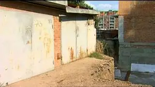 Гаражі на будівельному майданчику як камінь спотикання.
