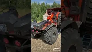 девушка на квадроцикле 