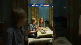 Мама приносит еду с работы на богачей 🥹 #фильм #сериал #моменты #shorts