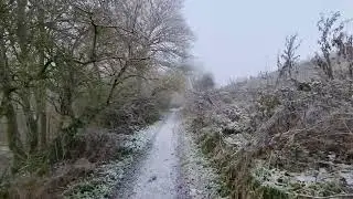 RELAXING SOUNDS: Super crunchy ice sounds on hike through English countryside during Winter -5c