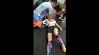 cpr a female runner in marathon