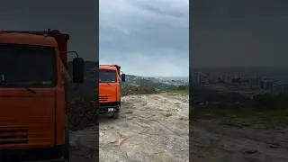 КамАЗ на краю земли 😂🔥 #грузоперевозки #самосвал #сочи #камаз65115 #камаз #молодостьнасамосвале