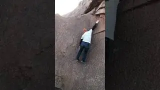 Hole In One V0 (4) - Upper Hillside • Keyhole Canyon Bouldering (NV)