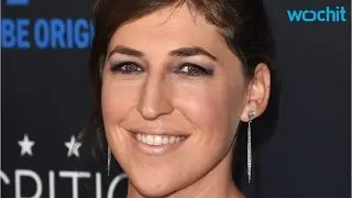 Mayim Bialik Flashes Boobs in Solidarity With Susan Sarandon