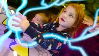 MAGiC ARCADE MACHINE!! Adley WINS tons of tickets with Baby Niko during Ultimate Family Vacation!