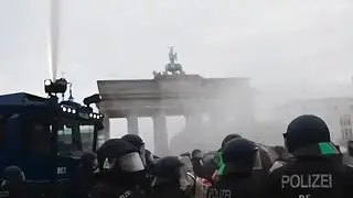 Волна протестов захлестнула мир: против чего выступают демонстранты?
