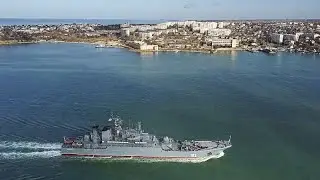 Удар ВСУ по Севастополю: пожар на Севморзаводе, повреждены два корабля, более 20 человек пострадали