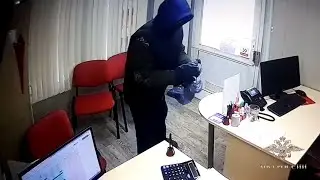 Угрожая муляжом гранаты, житель Читы ограбил две микрофинансовые компании