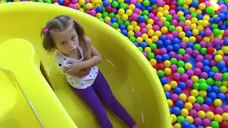 Tunnels, Slides And Jumps / Indoor Playground Adventures with Lo Lo Kids