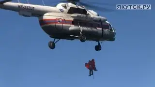 Cпасатели МЧС отработали спуски с вертолета на воду