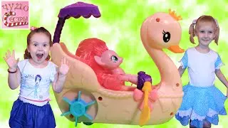 Мои маленькие пони. Обзор Пинки Пай на лодочке от маленьких девочек. My Little Pony.