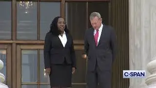 Chief Justice John Roberts and Justice Ketanji Brown Jackson