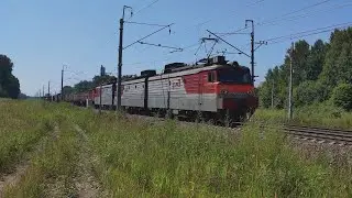 Смотри поезд. Электровоз ВЛ11М-444/443А с грузовым поездом.