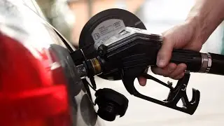 No, Trump didn't cause 40 percent gas price drop