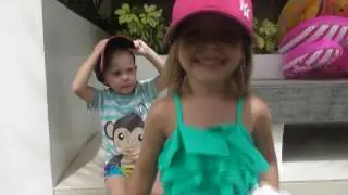 СHEBURASHKI Двойняшки играют в волейбол Александр и София/Alexander and Sofia Playing Volleyball
